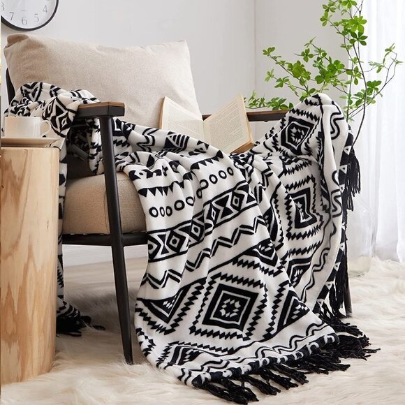 𝅺cozy Boho Tassel Black Throw Blanket Aztec Ultra Soft Bohemian Thick Fleece NWT - Picture 1 of 6